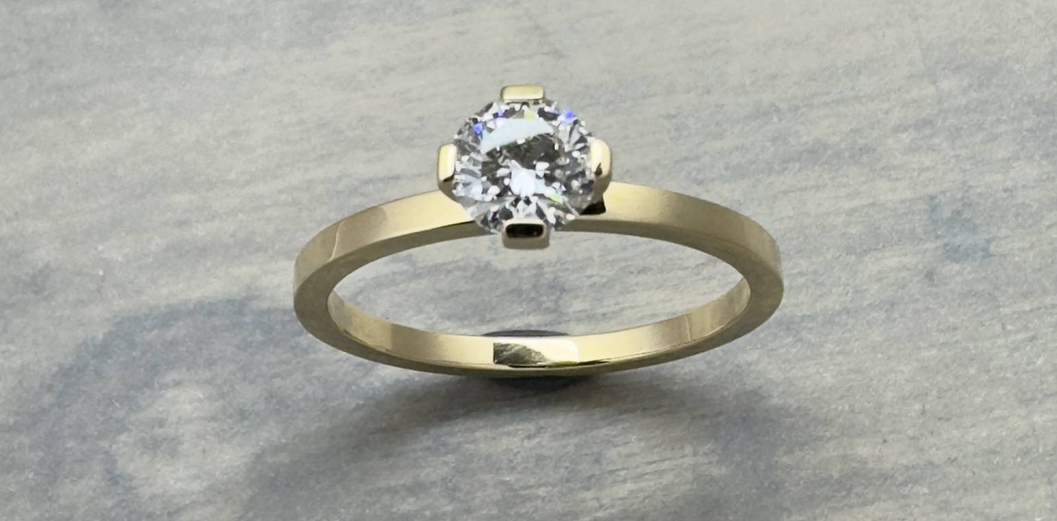 Aus unserer MiS Kollektion. Ring mit Brillant 0.50 F si in Gelbgold 750 gefasst.  CHF 3200.-
